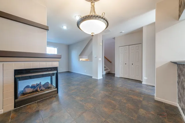 $349,900 | 1129 North Claremont Drive, Unit 1129, Palatine, IL 60074