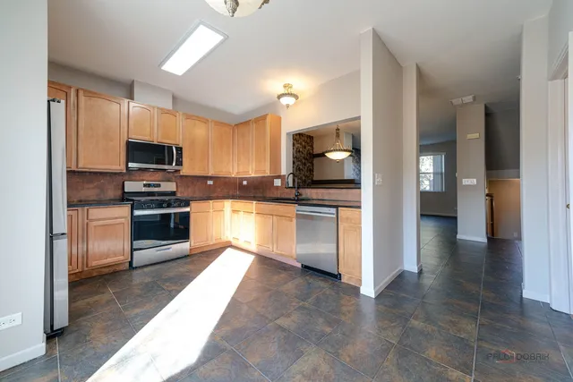 $349,900 | 1129 North Claremont Drive, Unit 1129, Palatine, IL 60074