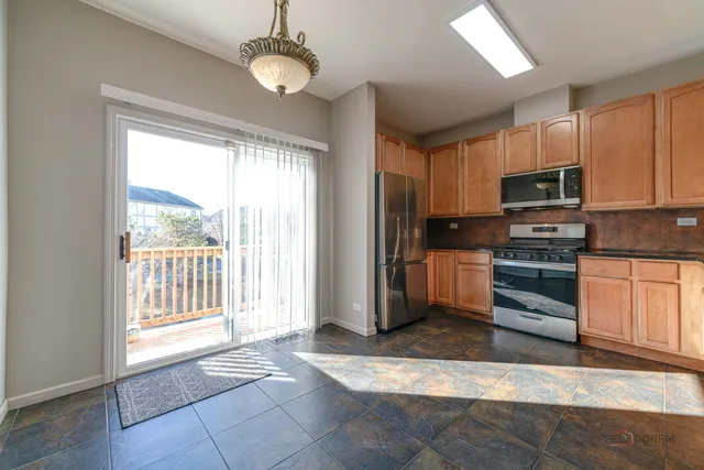 $349,900 | 1129 North Claremont Drive, Unit 1129, Palatine, IL 60074