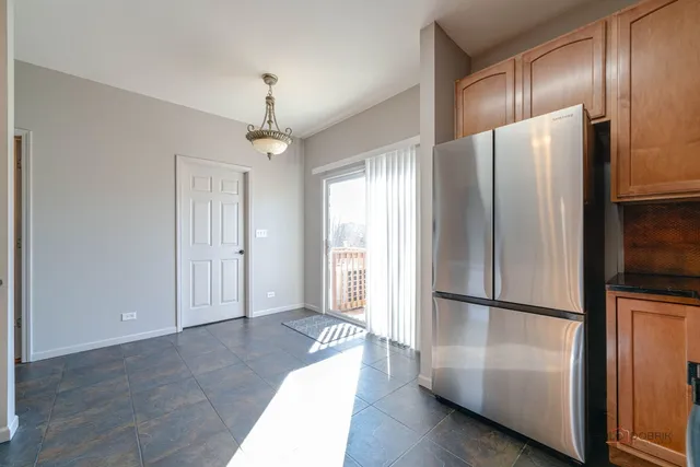 $349,900 | 1129 North Claremont Drive, Unit 1129, Palatine, IL 60074