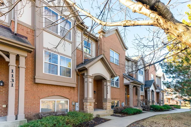 $349,900 | 1129 North Claremont Drive, Unit 1129, Palatine, IL 60074