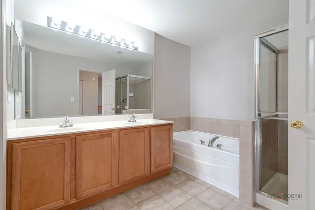 $349,900 | 1129 North Claremont Drive, Unit 1129, Palatine, IL 60074