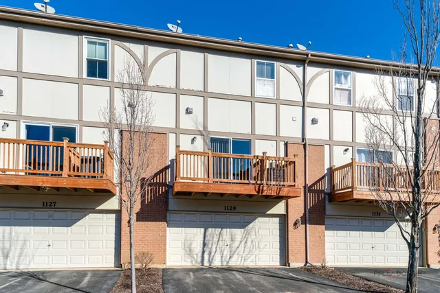 $349,900 | 1129 North Claremont Drive, Unit 1129, Palatine, IL 60074