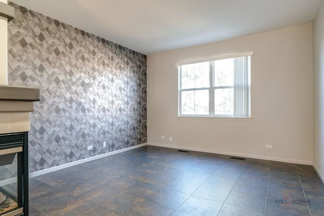 $349,900 | 1129 North Claremont Drive, Unit 1129, Palatine, IL 60074