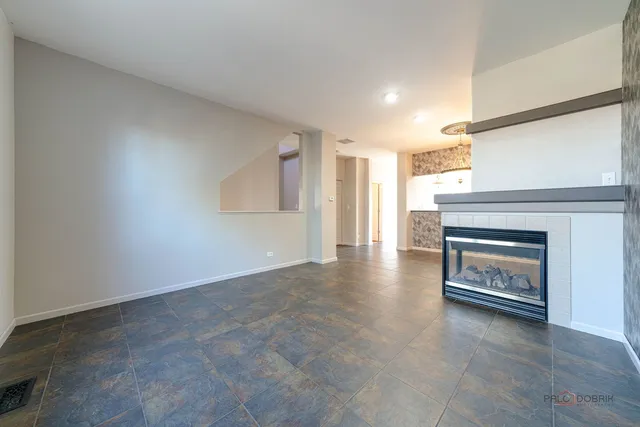 $349,900 | 1129 North Claremont Drive, Unit 1129, Palatine, IL 60074