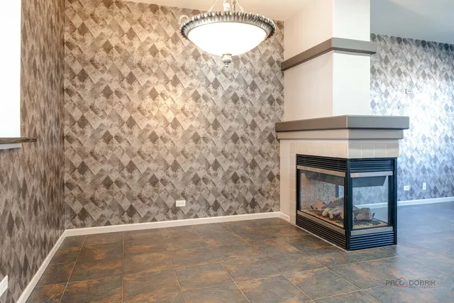 $349,900 | 1129 North Claremont Drive, Unit 1129, Palatine, IL 60074