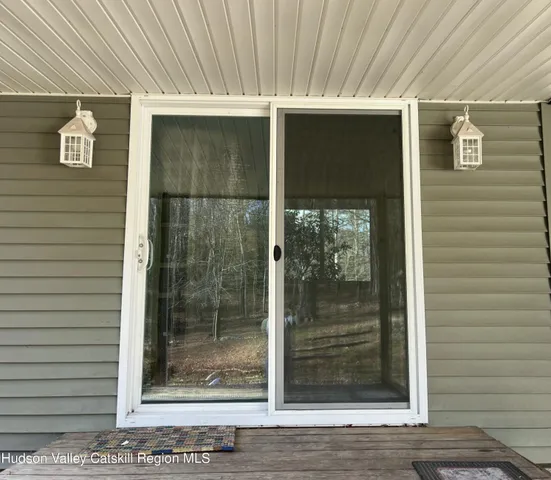 a view of a house with backyard and trees