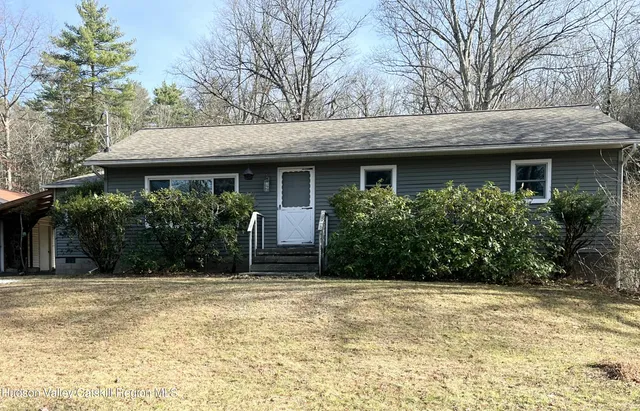 a front view of house with yard