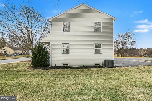 $284,999 | 221 North Duke Street, Hummelstown, PA 17036