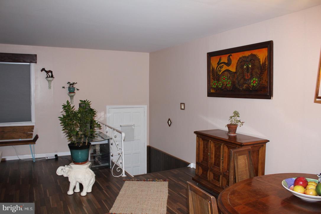 3549 Kyle Road Philadelphia, PA 19154 - Photo 2 of 33 Living room/Dining room