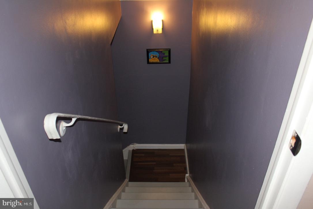 3549 Kyle Road Philadelphia, PA 19154 - Photo 20 of 33 Purple Hallway