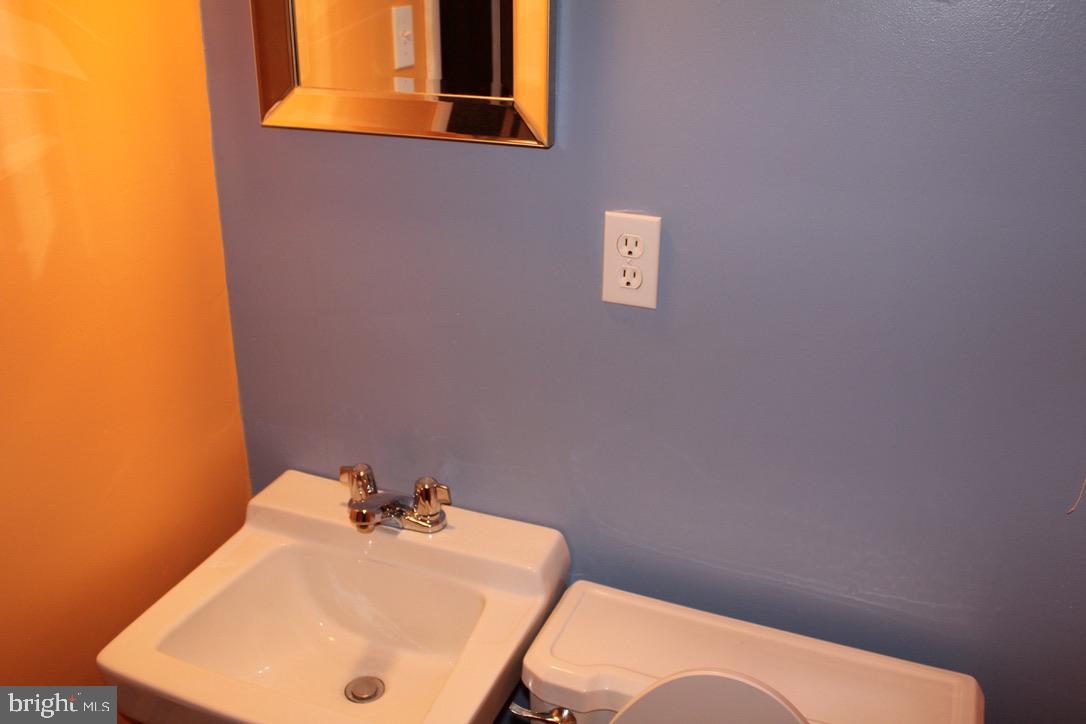 3549 Kyle Road Philadelphia, PA 19154 - Photo 28 of 33 Half bathroom