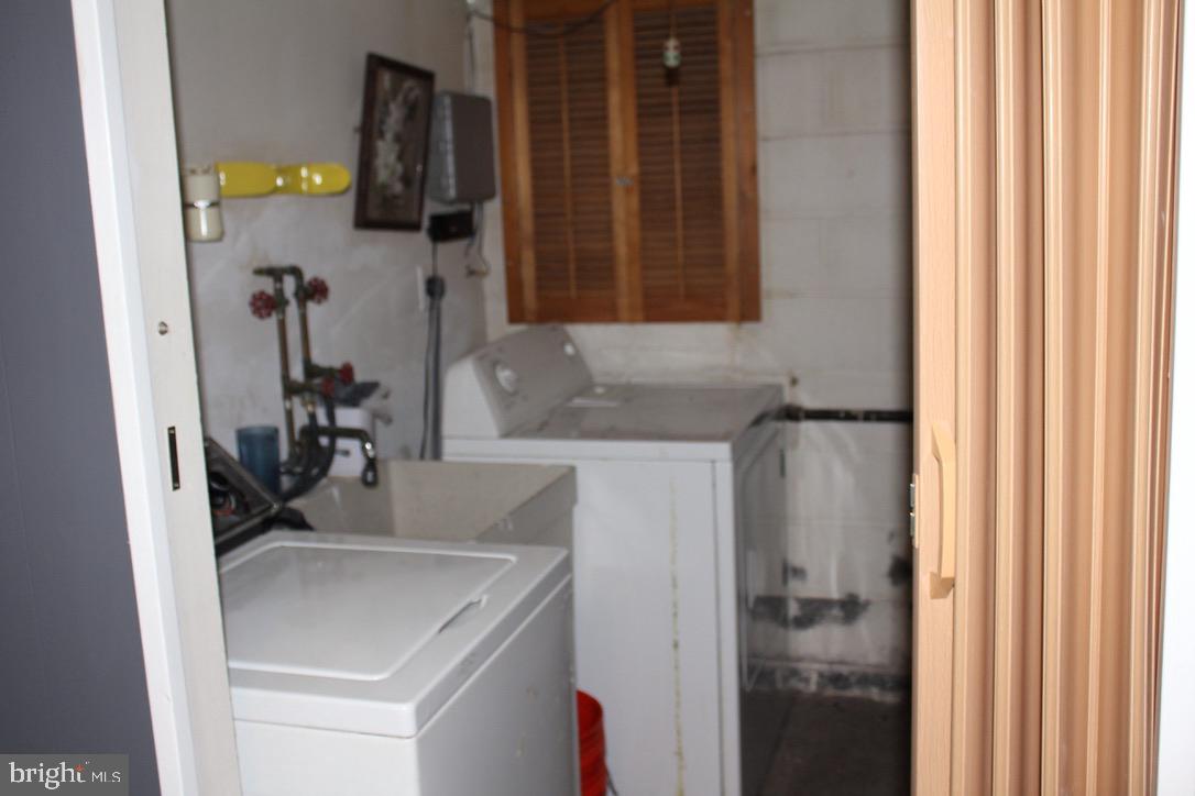 3549 Kyle Road Philadelphia, PA 19154 - Photo 32 of 33 Laundry Room