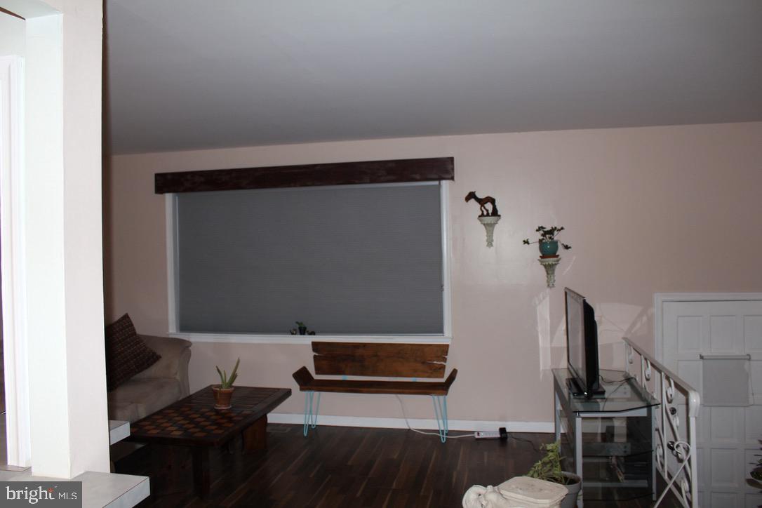 3549 Kyle Road Philadelphia, PA 19154 - Photo 8 of 33 Living Room