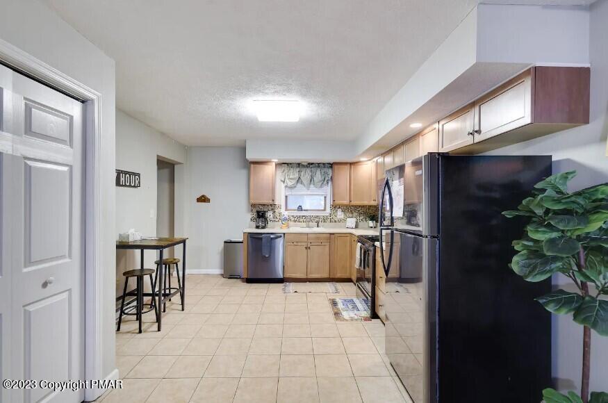8907 Deerfield Road Tobyhanna, PA 18466 - Photo 4 of 35 25
