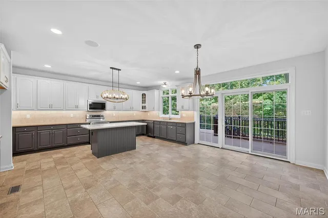 $825,000 | 229 Toussaint Landing Drive, Dardenne Prairie, MO 63368