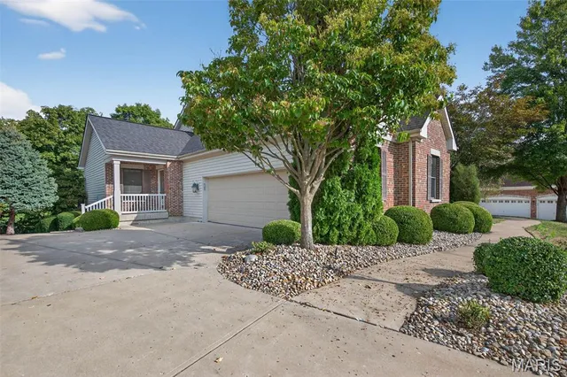 $825,000 | 229 Toussaint Landing Drive, Dardenne Prairie, MO 63368