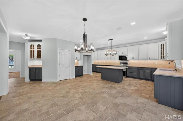 $825,000 | 229 Toussaint Landing Drive, Dardenne Prairie, MO 63368