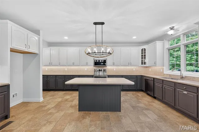 $825,000 | 229 Toussaint Landing Drive, Dardenne Prairie, MO 63368