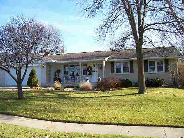 907 Hampton Road Washington, IL 61571 - Photo 1 of 1 Gallery Image 1