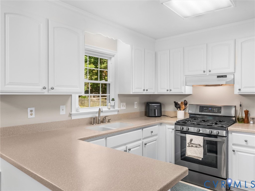 524 Glenmeadow Road Midlothian, VA 23114 - Photo 18 of 64 a kitchen with cabinets appliances a sink and a window