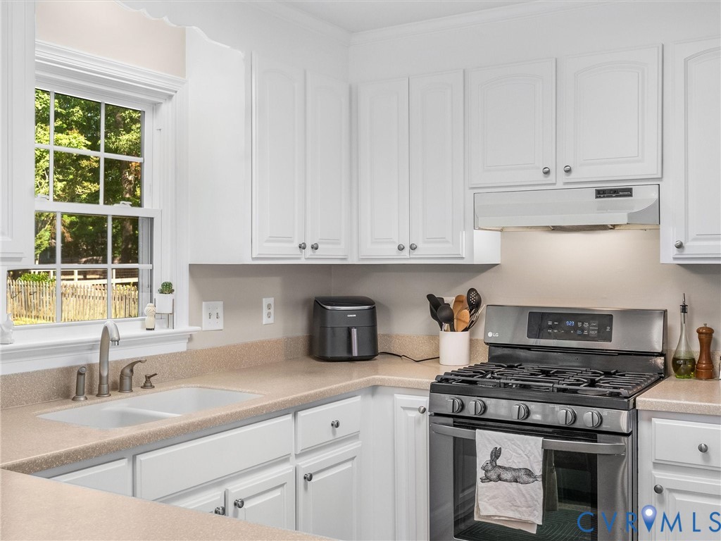524 Glenmeadow Road Midlothian, VA 23114 - Photo 19 of 64 a kitchen with stainless steel appliances granite countertop a sink stove and cabinets