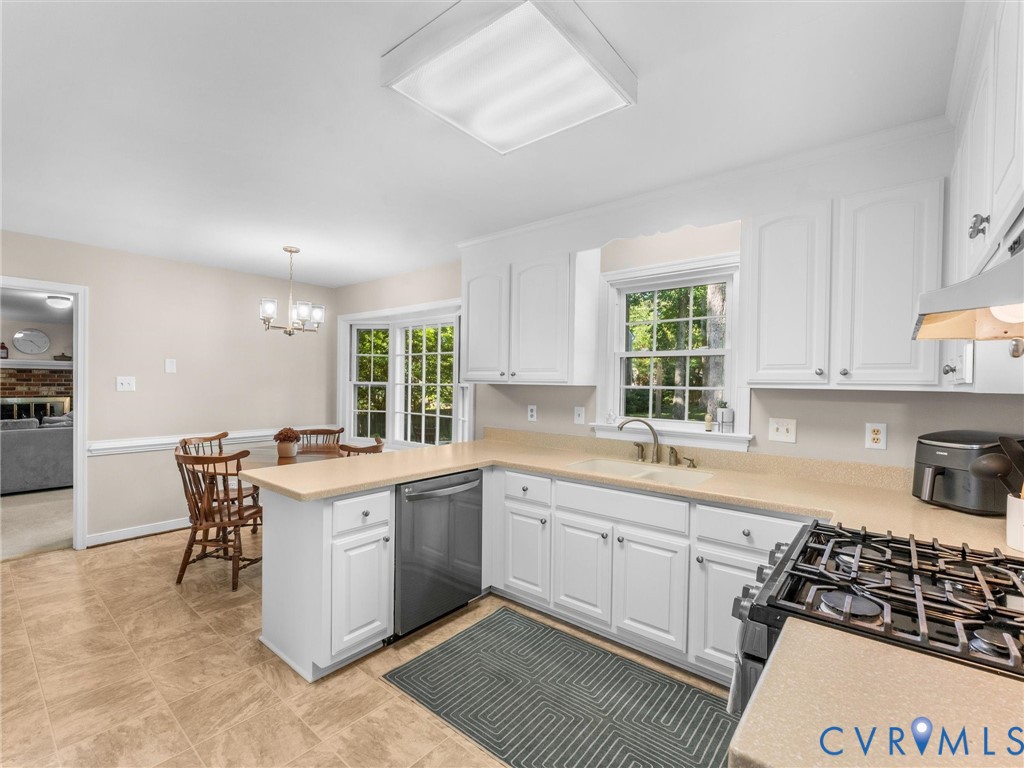 524 Glenmeadow Road Midlothian, VA 23114 - Photo 21 of 64 a kitchen with a sink stove and cabinets