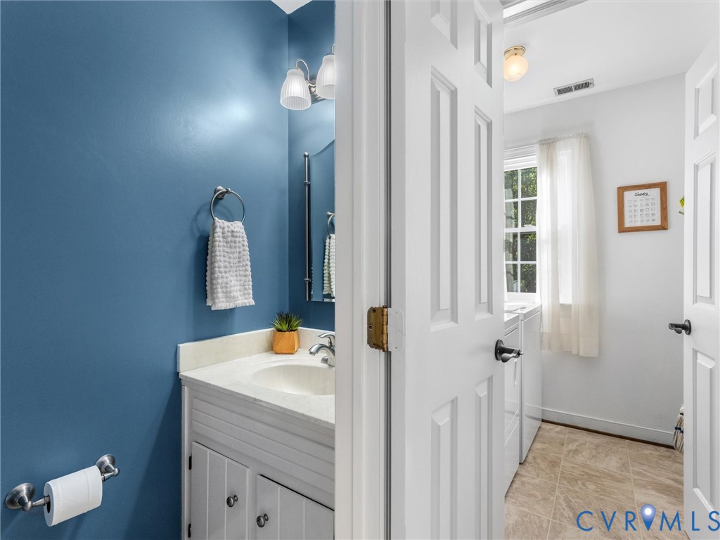 524 Glenmeadow Road Midlothian, VA 23114 - Photo 27 of 64 a bathroom with a sink vanity and a mirror