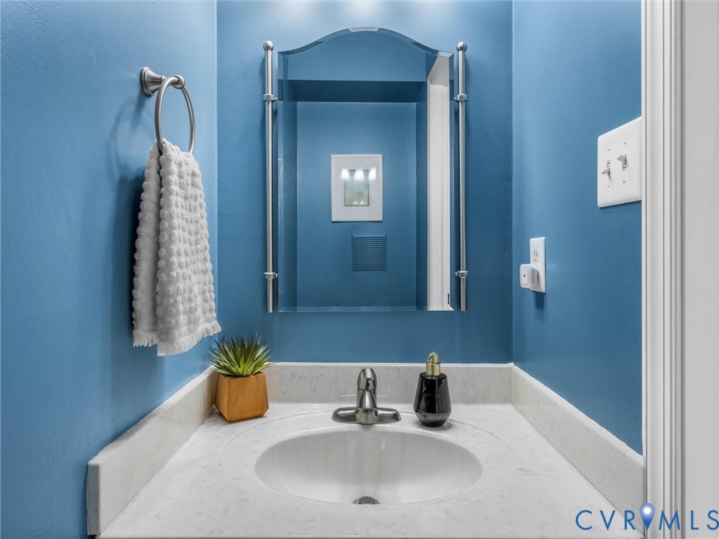 524 Glenmeadow Road Midlothian, VA 23114 - Photo 28 of 64 a bathroom with a sink and a mirror