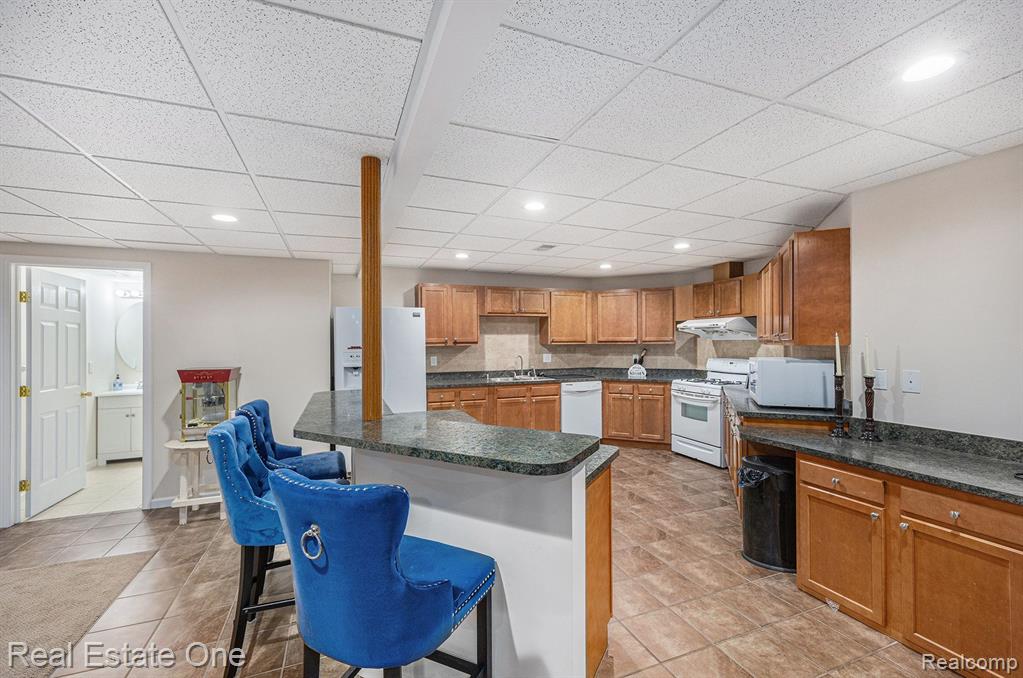 562 Springview Drive Rochester, MI 48307 - Photo 30 of 42