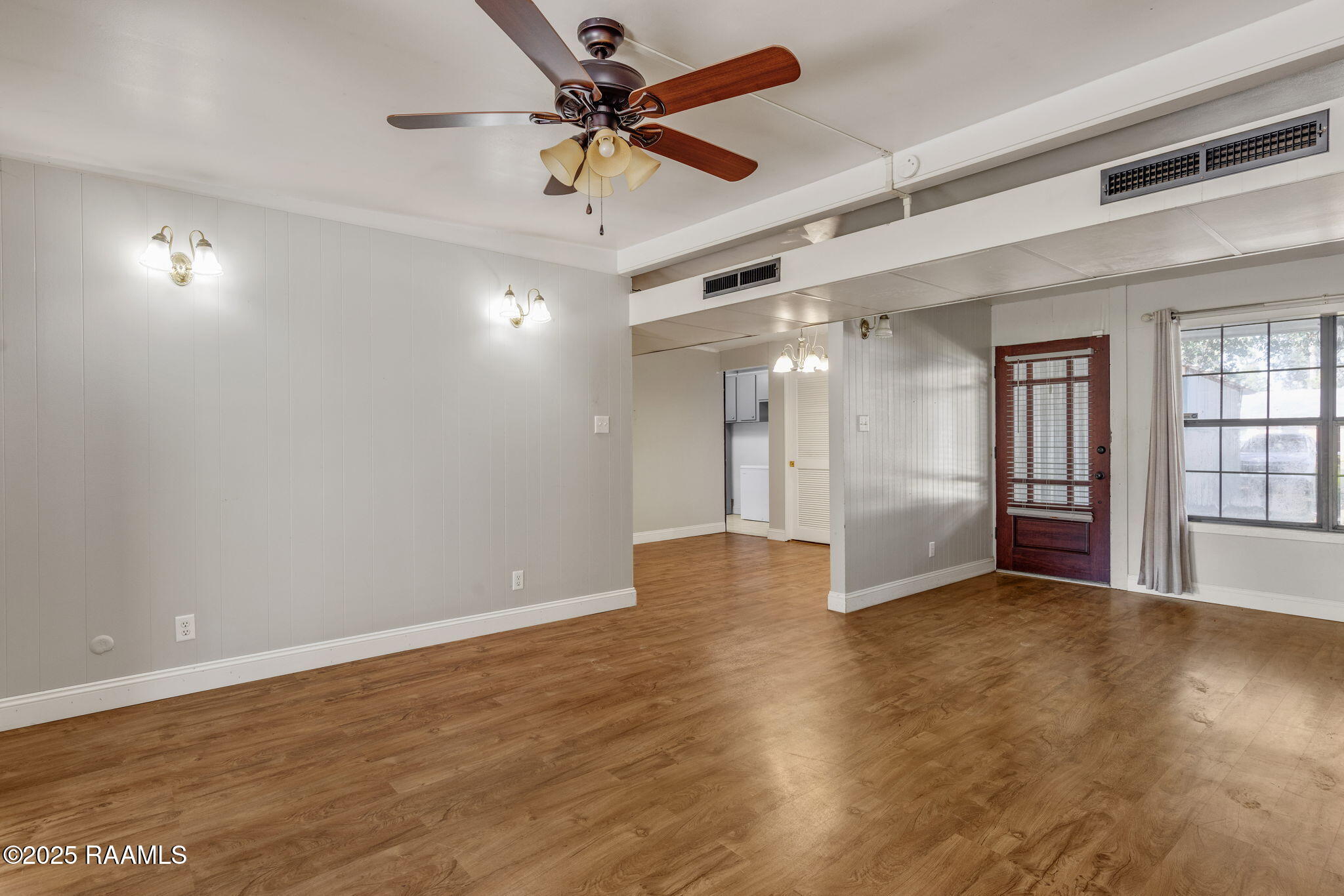 1179 West 14th Street Crowley, LA 70526 - Photo 4 of 19 7-web-or-mls-1179 W 14th St-7