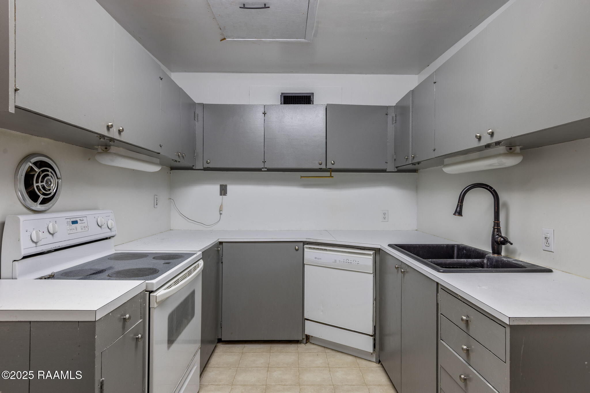 1179 West 14th Street Crowley, LA 70526 - Photo 9 of 19 14-web-or-mls-1179 W 14th St-14