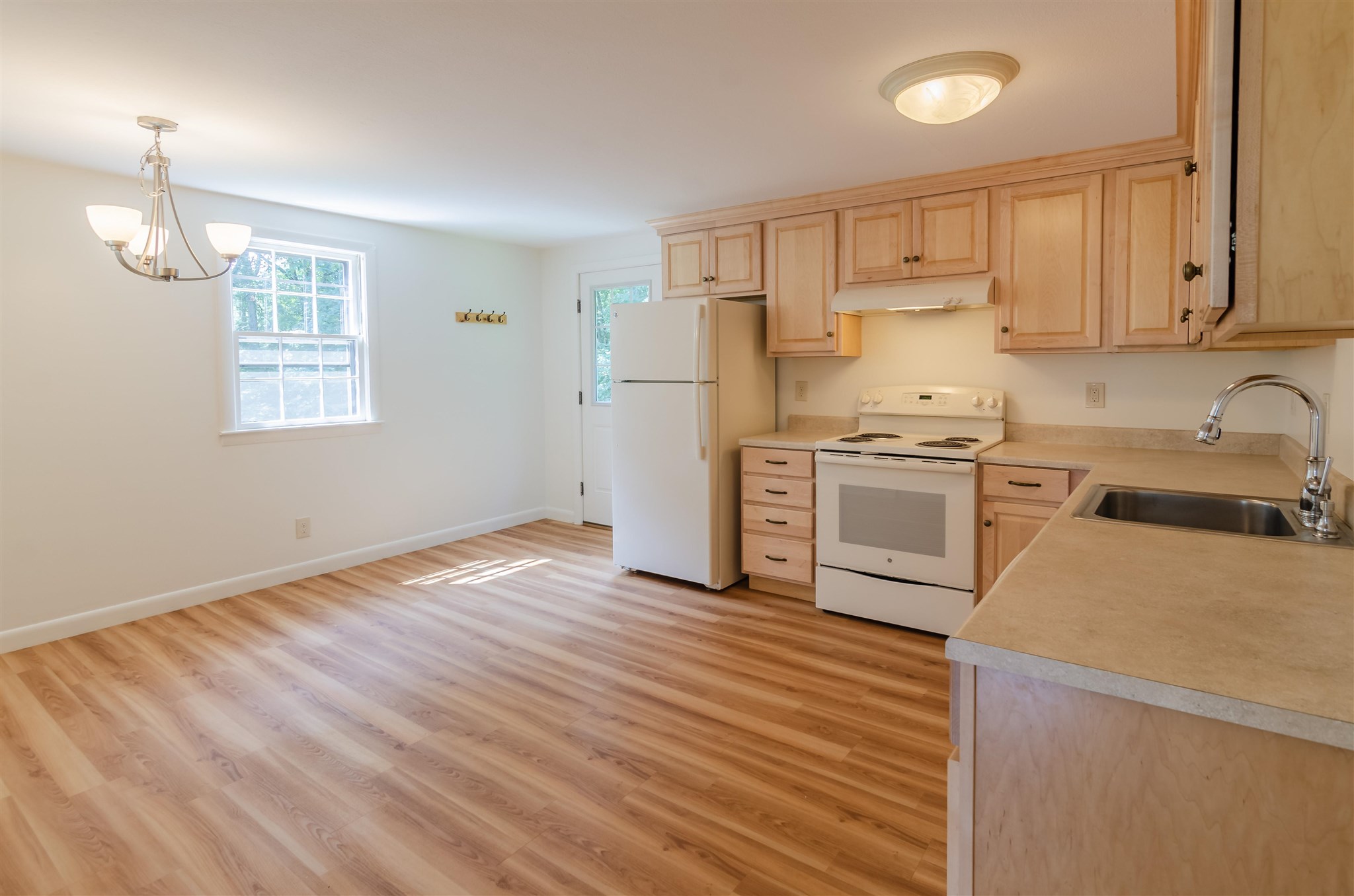 73-75 Tallant Road Pelham, NH 03076 - Photo 4 of 28