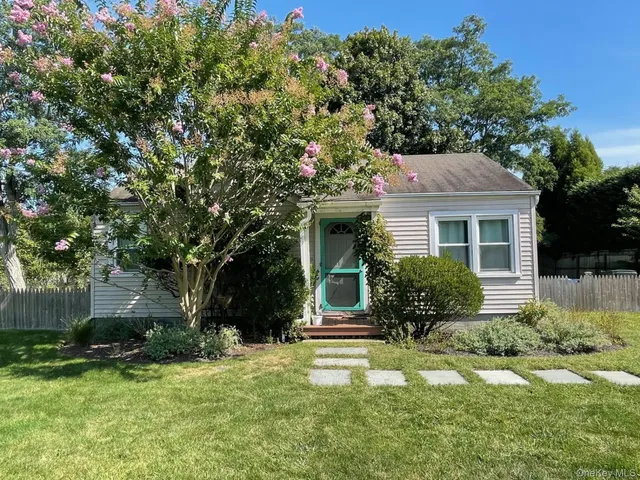 $1,075,000 | 30 Maple Street, Westhampton Beach, NY 11978