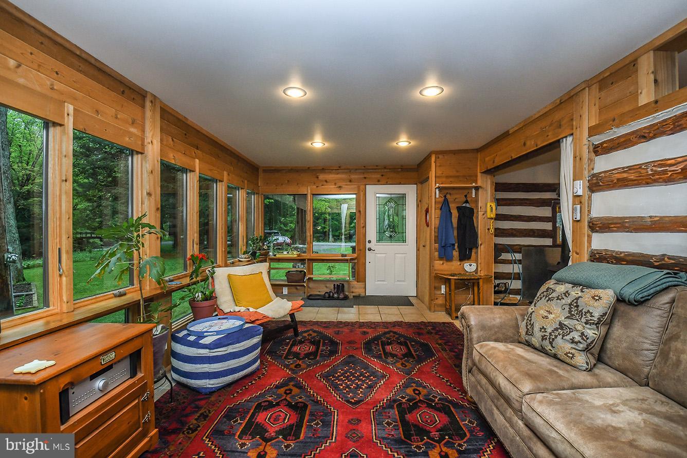 42 Arthur Devine Road Accident, MD 21520 - Photo 14 of 46 Living area
