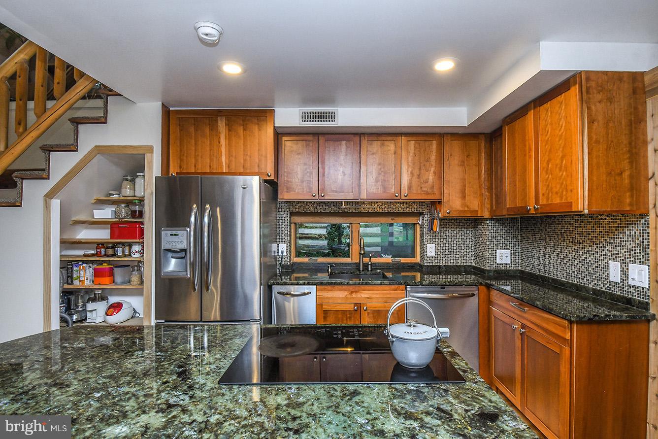 42 Arthur Devine Road Accident, MD 21520 - Photo 22 of 46 Granite Countertops