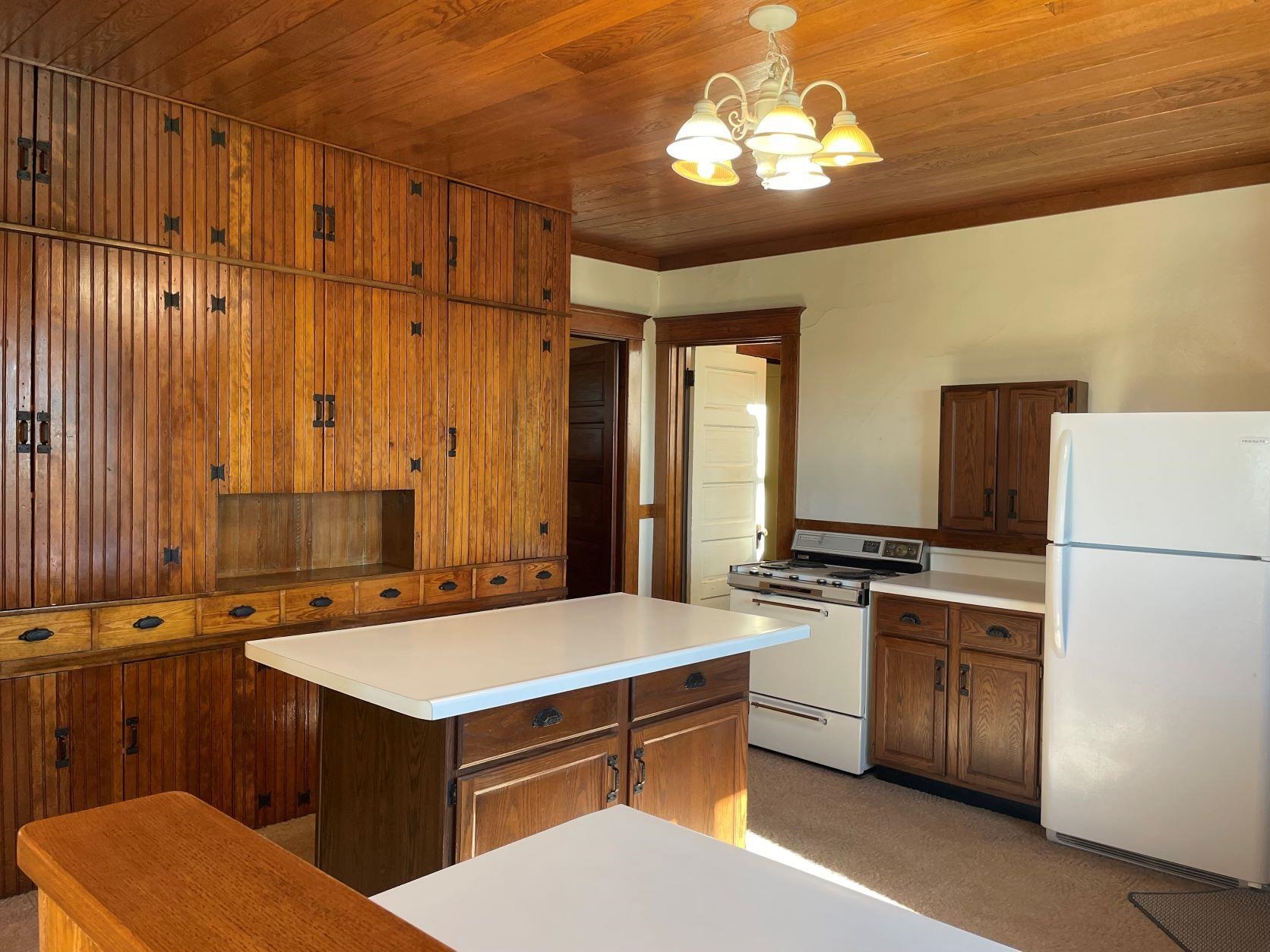 3076 Alworth Road Winnebago, IL 61088 - Photo 4 of 28 a kitchen with a stove a sink and a refrigerator