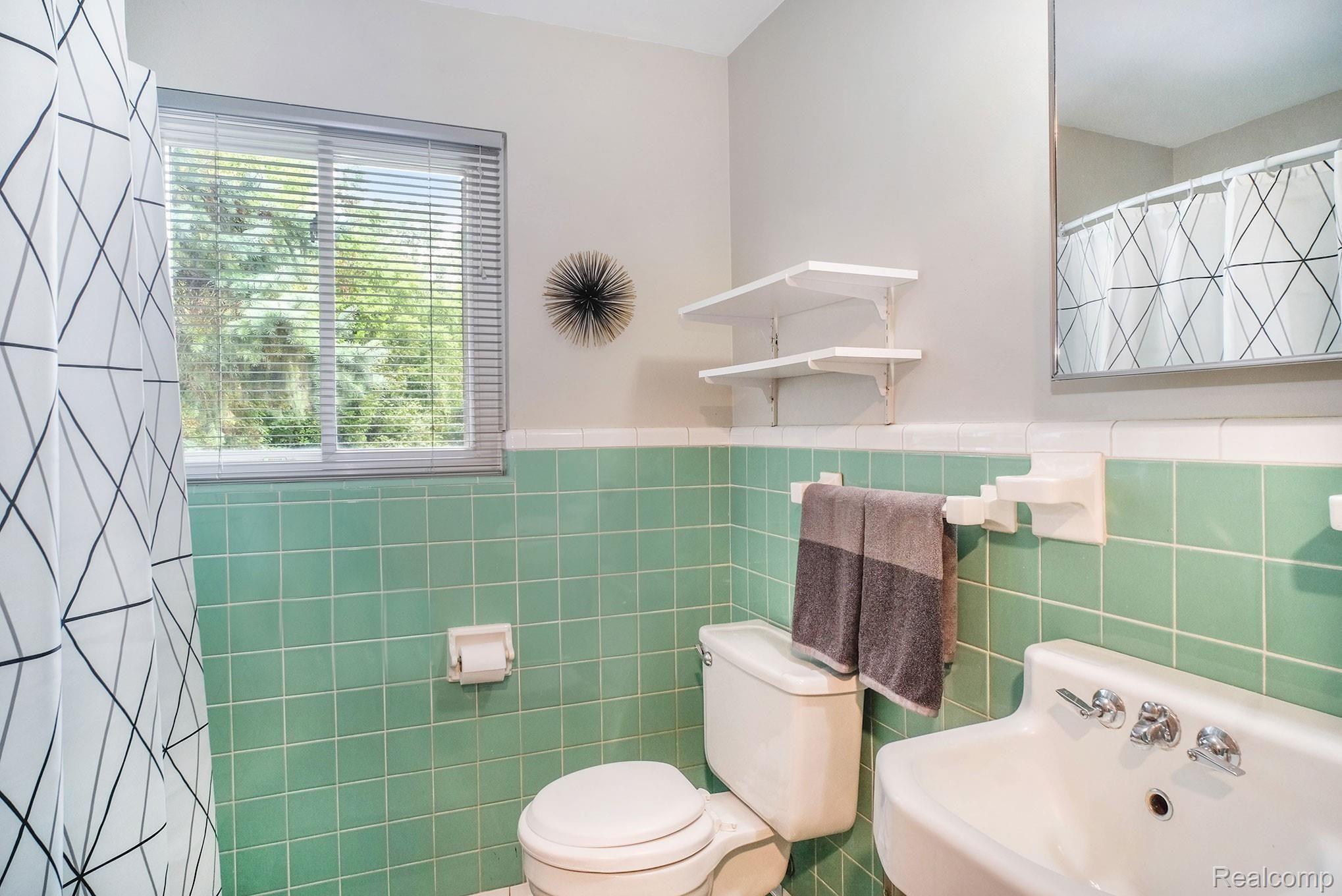 24200 Berg Road Southfield, MI 48033 - Photo 27 of 29 image 27.jpg