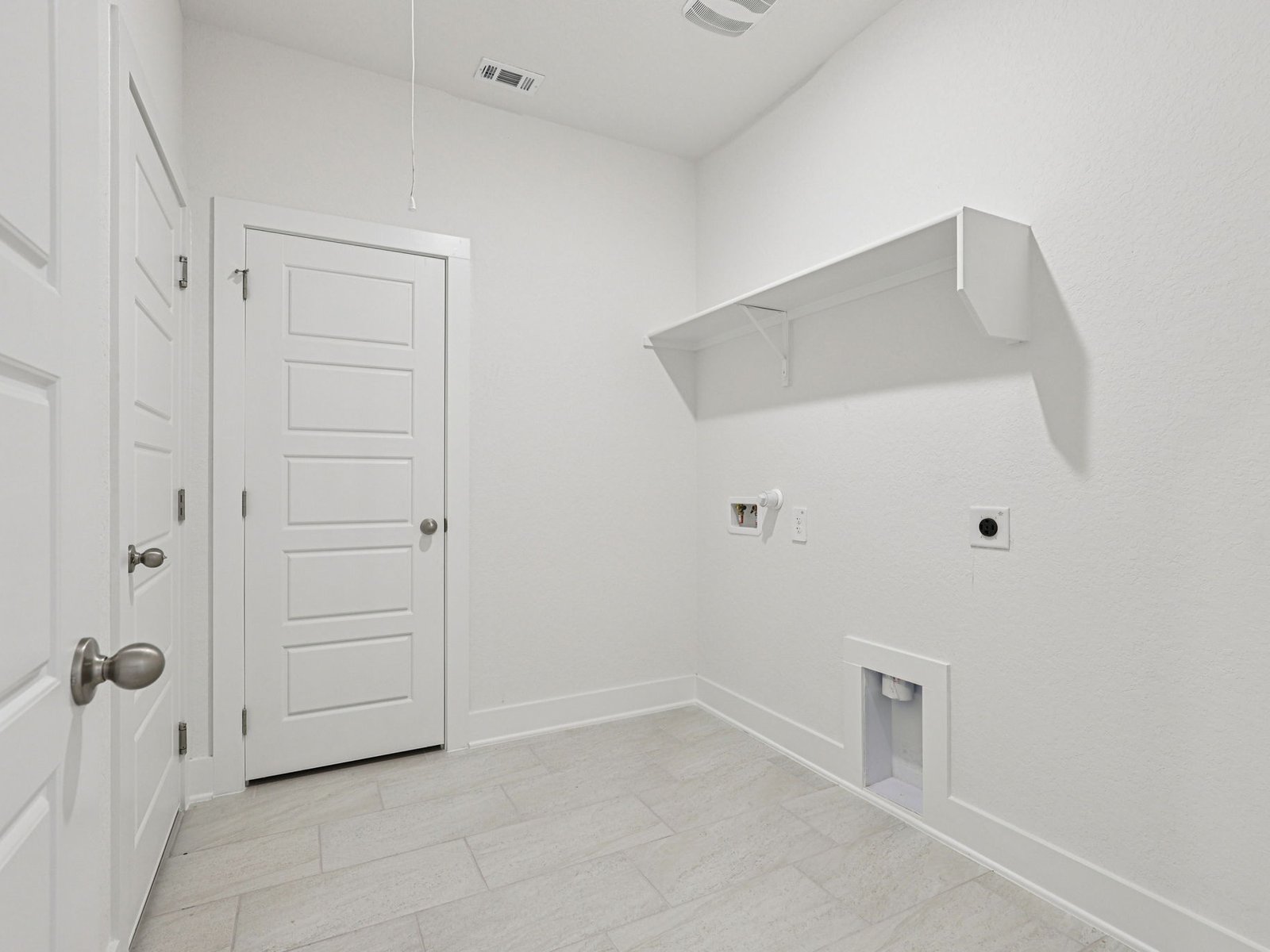 620 Timbo Drive Jarrell, TX 76537 - Photo 14 of 15 Photo is not of the actual home, but is an inspirational photo of builder’s model home and may depict options, furnishings, and/or decorator features that are not included