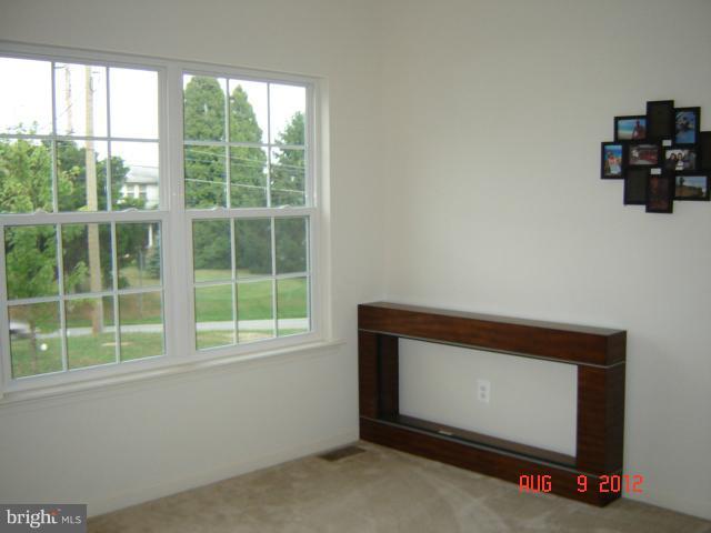 313 Old Bayview Road North East, MD 21901 - Photo 6 of 28 Living Room