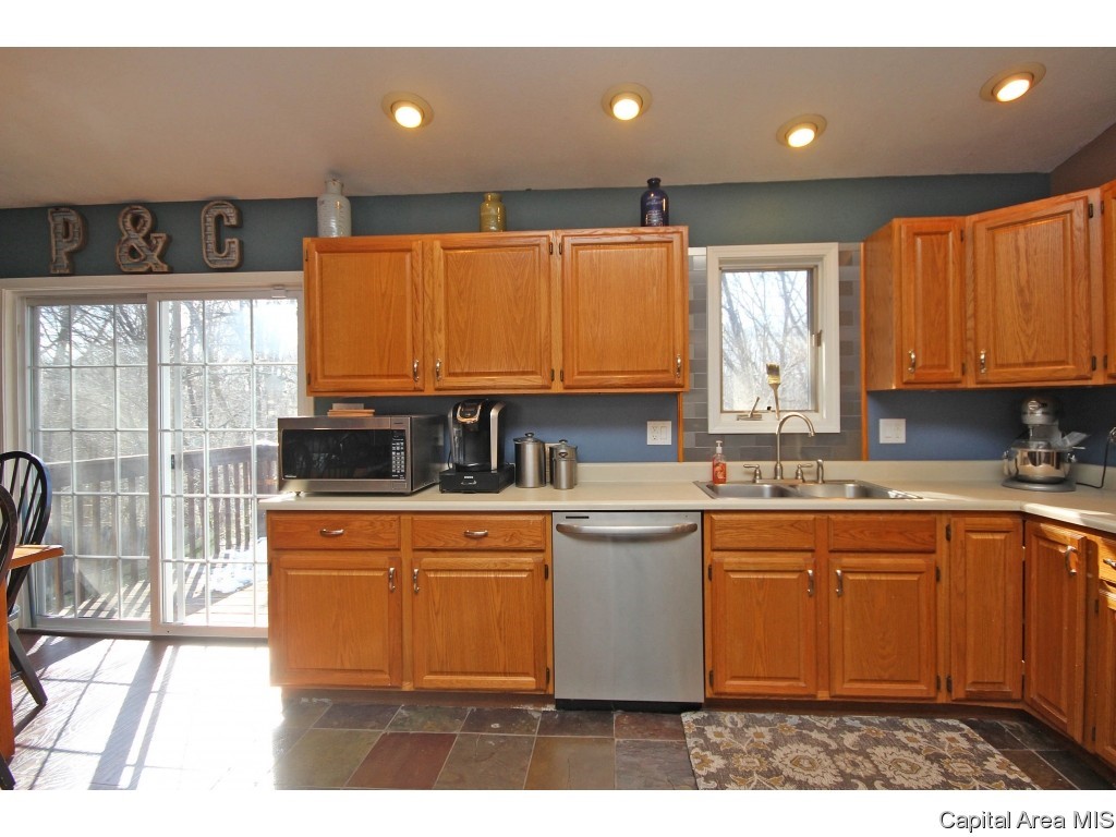 901 Diane Court Springfield, IL 62702 - Photo 11 of 31 Gallery Image 11