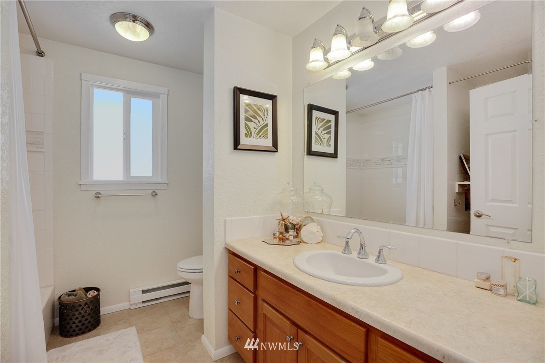 4752 Delridge Way Southwest Seattle, WA 98106 - Photo 12 of 25 Gallery Image 12