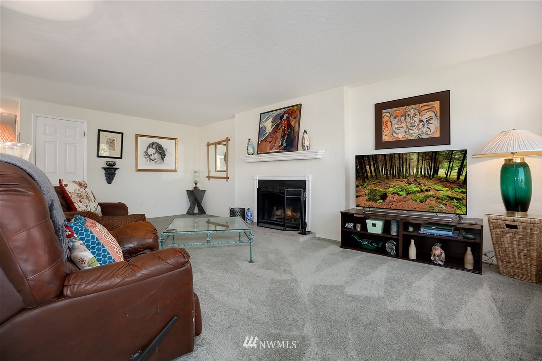 4752 Delridge Way Southwest Seattle, WA 98106 - Photo 6 of 25 Gallery Image 6