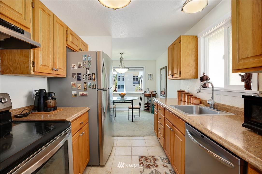 4752 Delridge Way Southwest Seattle, WA 98106 - Photo 9 of 25 Gallery Image 9
