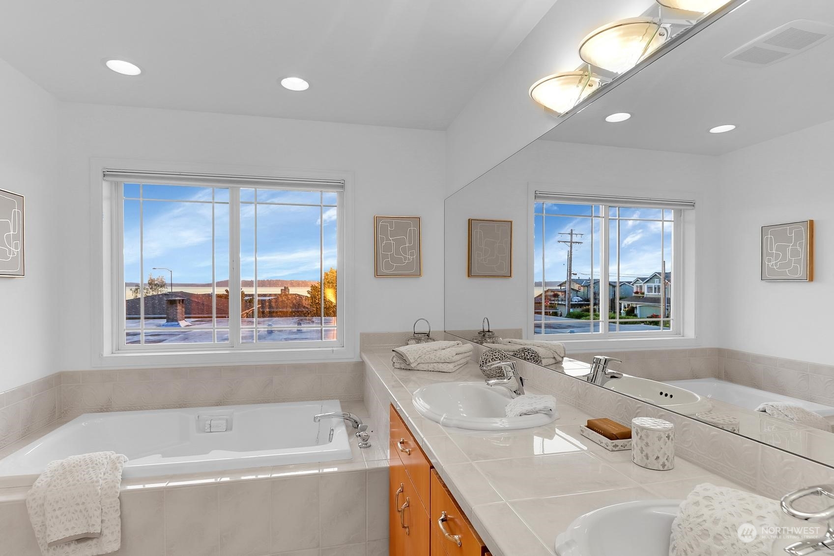 705 Hanna Park Road Edmonds, WA 98020 - Photo 18 of 34 Gallery Image 18
