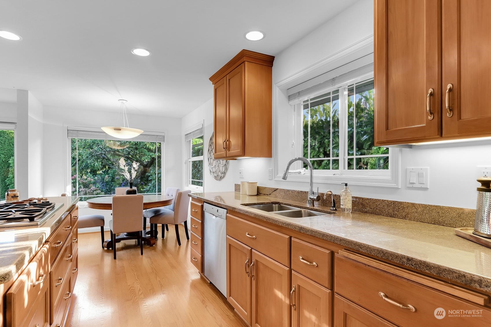 705 Hanna Park Road Edmonds, WA 98020 - Photo 6 of 34 Gallery Image 6