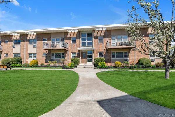 $329,000 | 4 Rose Street, Unit 5H1, Oceanside, NY 11572