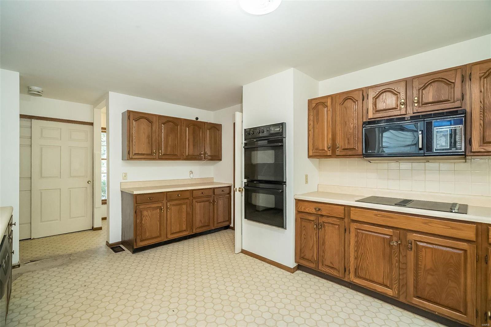 16255 Forest Meadows Drive Chesterfield, MO 63005 - Photo 13 of 35