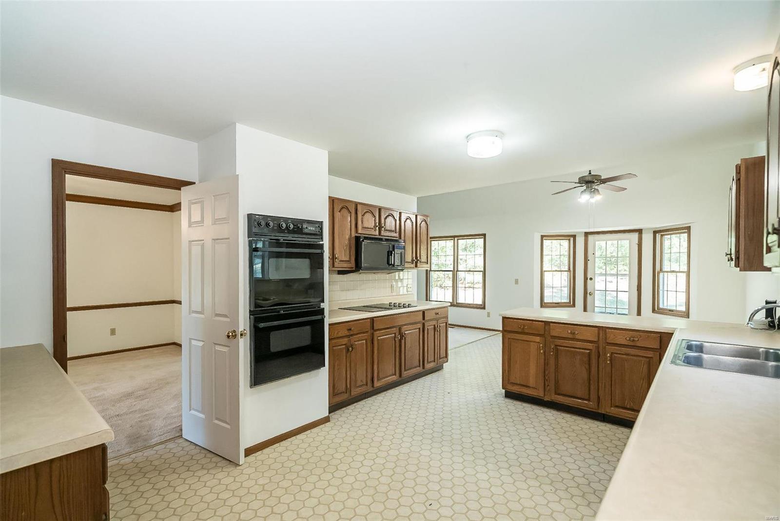 16255 Forest Meadows Drive Chesterfield, MO 63005 - Photo 14 of 35