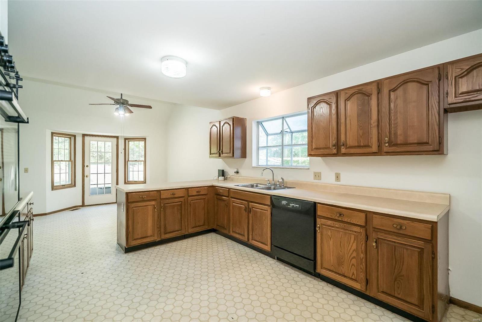 16255 Forest Meadows Drive Chesterfield, MO 63005 - Photo 15 of 35